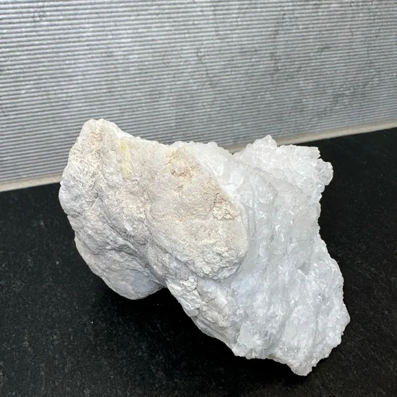 #8 Quartz Stone - Picture 2 of 3